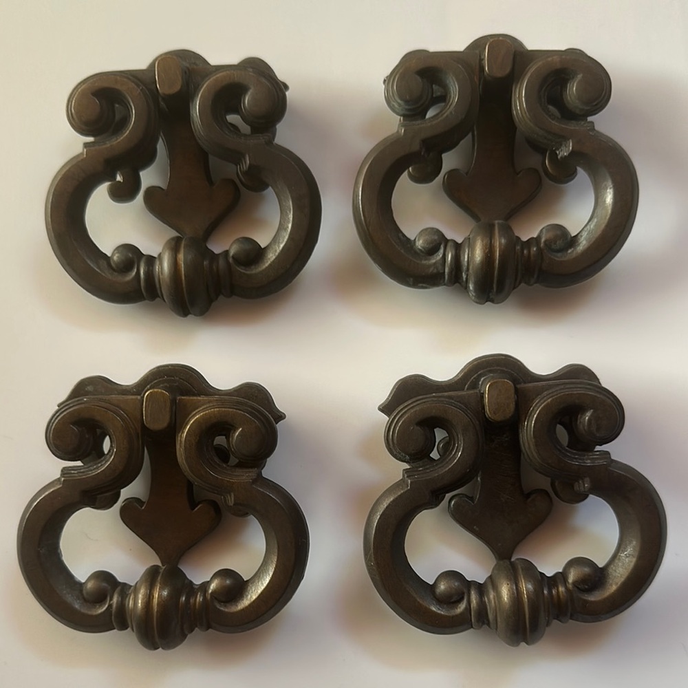 Vintage Victorian Arto Deco Metal DRESSER Cabinet Doorknobs